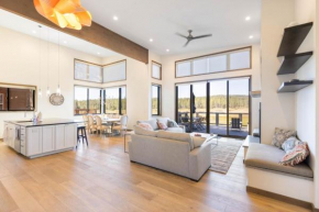 Meadowlark in Tahoe Donner - Modern 4BR w great views, hot tub & HOA amenities Truckee